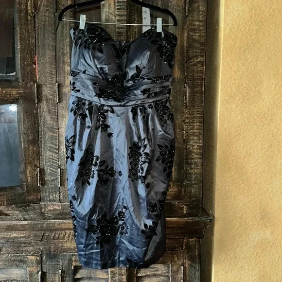 Snap Gray w/ black velvety & silver sparkle Strapless dress 22W EUC w/
Pockets! - Picture 1 of 5